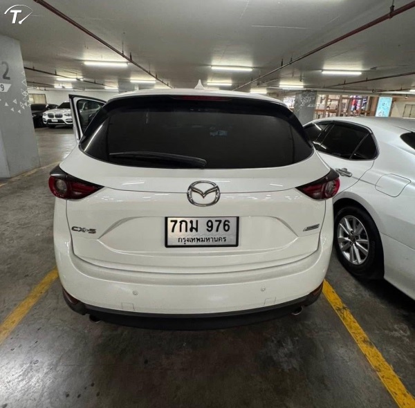Car image 5